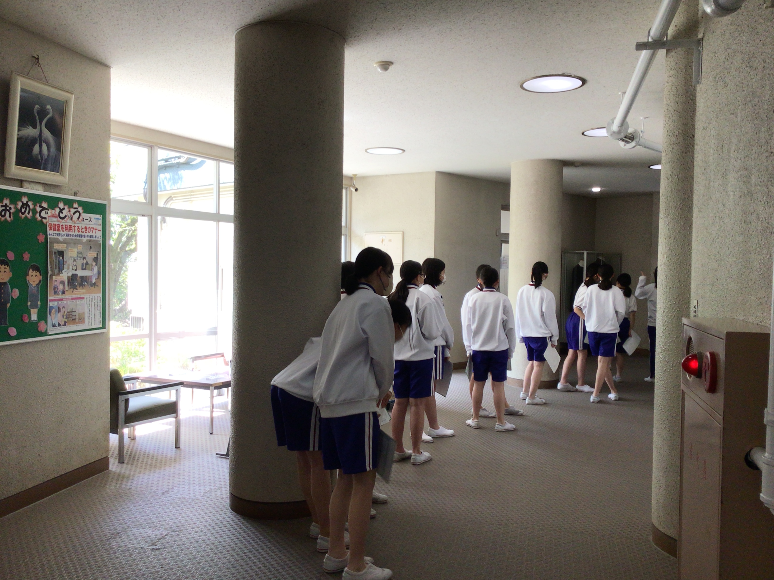 保健室　中学生　身体検査 